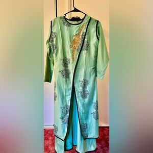 Green Embroidered Long Sleeve Kurta